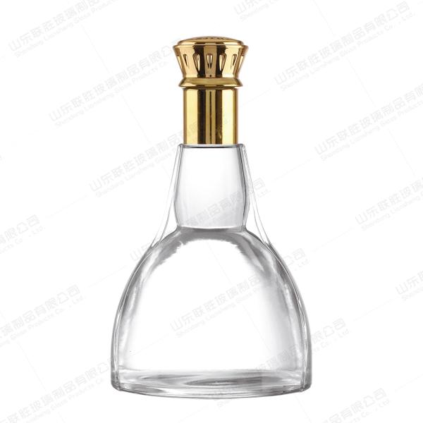 Crystal Liquor Glass Bottle Wine Whisky with Screw Metal Cap Clear Glass Base Material