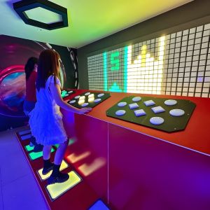 Interactive Push-Button Challenges Featuring Dynamic Construction Tasks