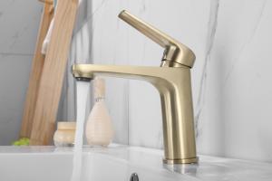 Quality Solid Brass Bathroom Basin Faucets Hot and Cool Chrome Surface Wash Basin Mixer Faucet wholesale