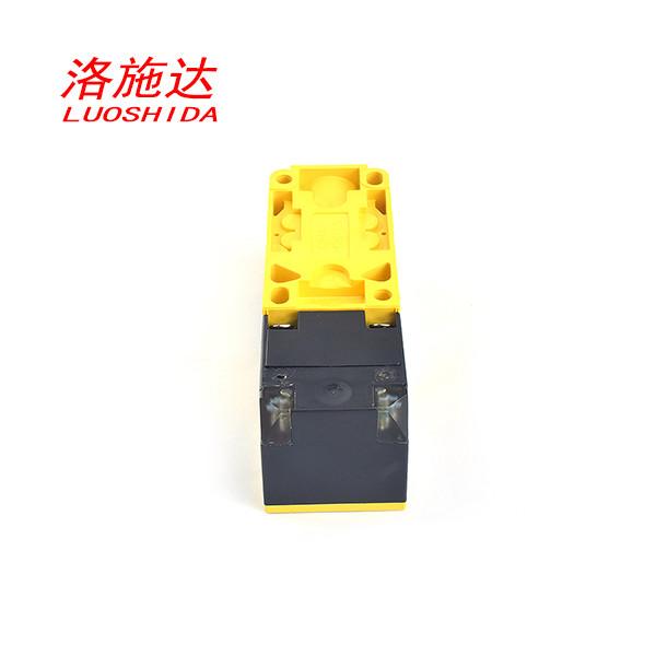 Q40 Square Analog Inductive Proximity Sensor With 4-20mA Current Output Sensor