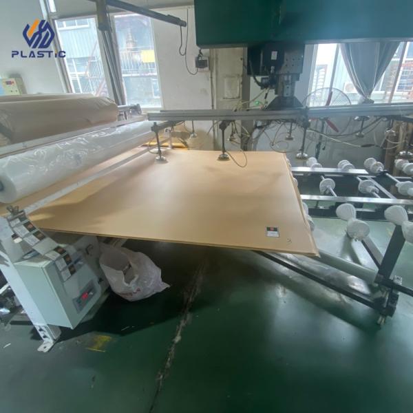 Professional production of cast acrylic sheet using 100% Virgin material A grade