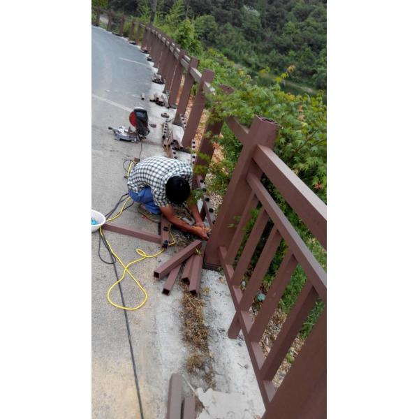 150 X 150mm 200 X 200mm WPC Railing Garden Wood Plastic Composite Fence