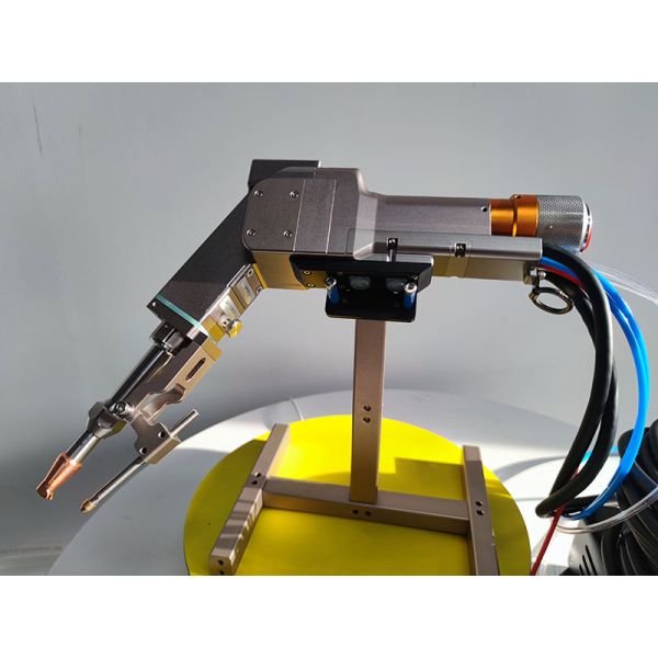 Handheld Laser Welding Head Of Fiber Laser Welding Machine With Various Laser Beam Output Form