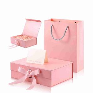 China FSC BSCI Personalized Hot Stamping Printed Paper Gift Bags And Box Set With Logo on sale