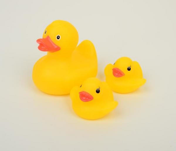 Cheap Cute Floating Bath Mini Rubber Ducks Family With Two Baby Duckies Water Resistant for sale