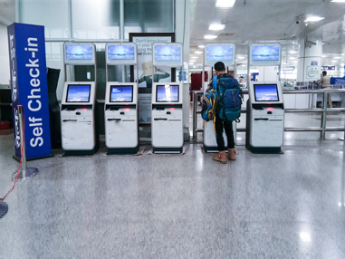 32 Inch Full HD Self Check In Kiosk Airport With Passport Reader / Scanner