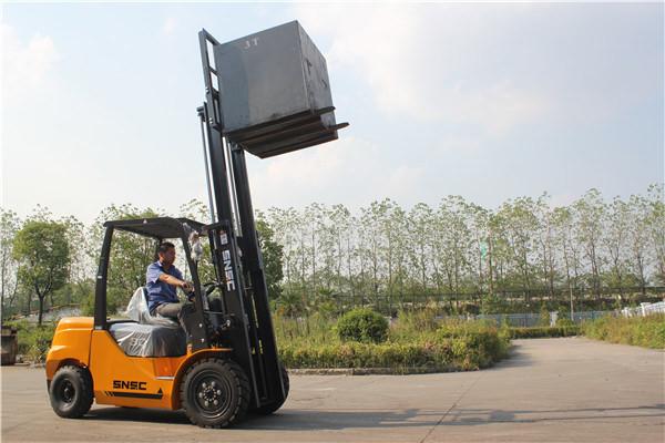 Cheap Snsc Diesel Motor 3t Forklift with 1T 5T Load Capacity and Solid Tire Customization for sale