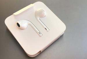 Quality Closed Structure Iphone X Plus Earphones With Lightning Connector / Apple Earpods With Remote And Mic wholesale