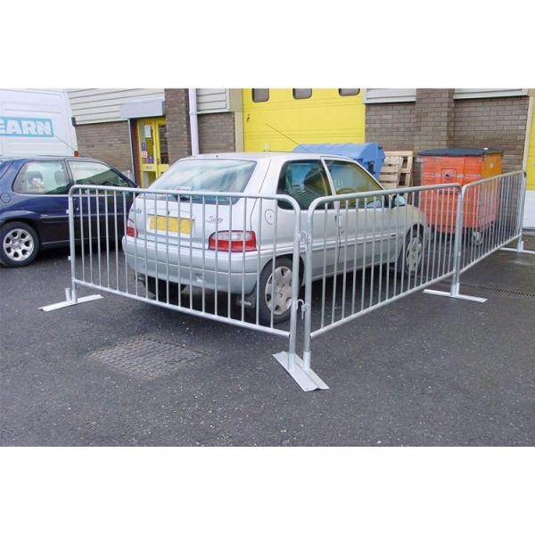 Traffic safety crowd control barrier fence