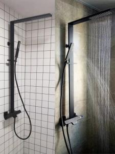 Quality Wall Mounted Black Matte Shower Head Set 8 Shower Head Kit 7-9um wholesale