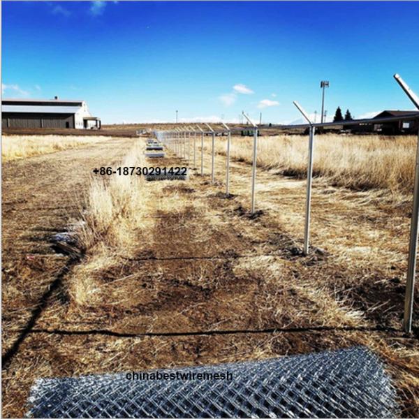 Low cost silver color iron chain link mesh for encircling wasteland with high recycling value and easy installing