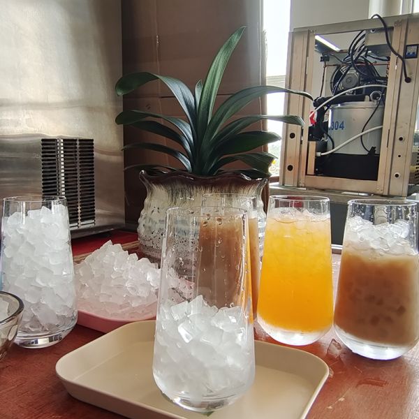 High Level 120Kg Output Ice Making Equipment with Big Clear Crystal Water Ice Cubes