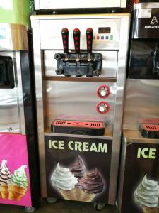 China Commercial Ice Cream Machine Soft Serve Freezer R22 Refrigerator Capacity 18-23L/h on sale