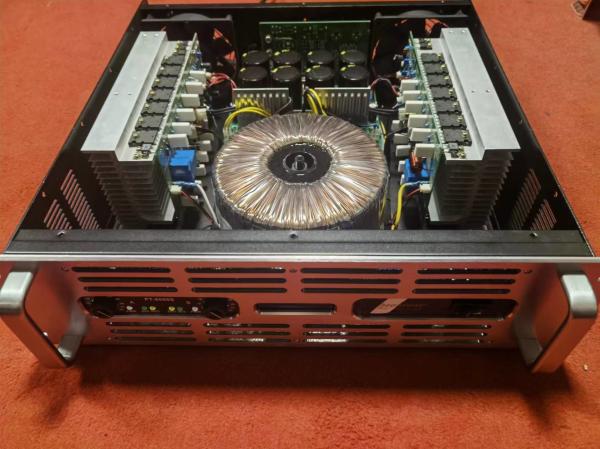 2 Channel Stage Power Amplifier for Karaoke with 2 X 450W Output and Cooling