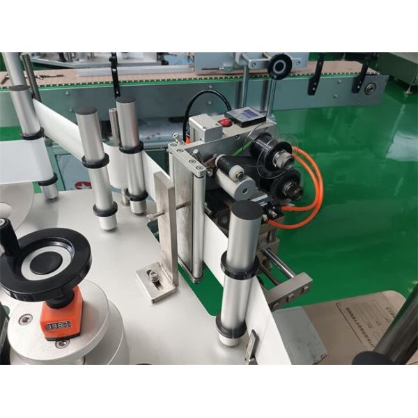 High Speed Pharma Labeling Machine For Small Round Bottles, Precise Labeling with Double Inspection Station