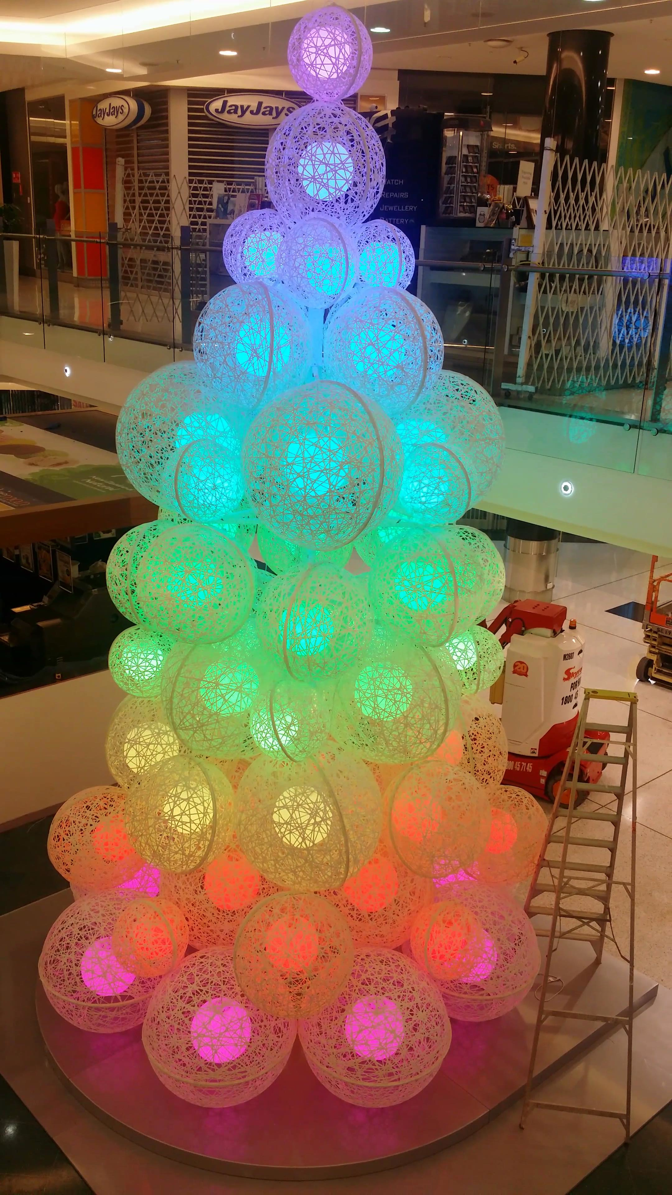 Customized Diameter RGB Light Globe LLT Twist Lock Durable Poly Carbonate Housing