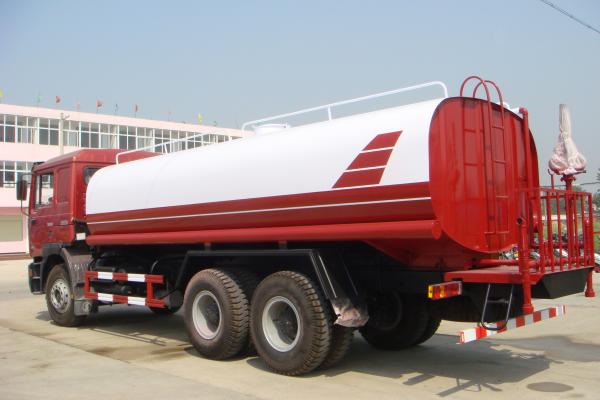 Cheap Sinotruk ISO CCC Liquid Tanker Truck , Water Truck Tanks Green Water Carrying 15 - 25CBM for sale
