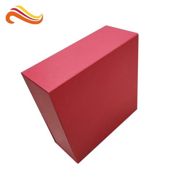 Red Foldable Gift Custom Paper Packaging Box Long Lifespan With Magnetic Closure