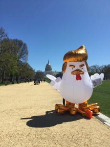 Quality figurine souvenir craft Donald trump mock rooster  statue   fiberglass statue wholesale