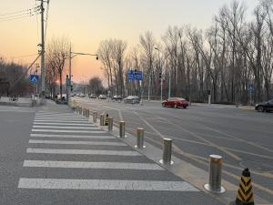 China High Corrosion Resistance Manual Bollards 3mm Wall Thickness and Customizable for Made-to-Order Security Solutions on sale