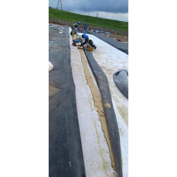 Artificial Lake Landfill Bentonite GCL Clay Liner with 4000-8000G/M2 Tensile Strength