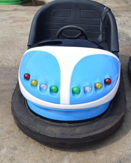 Outdoor Spinning Bumper Cars 360° Steering Wheel 180kg Bearing Weight
