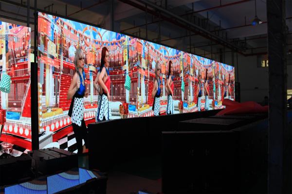 Cheap RGB Indoor Full Color LED Display Synchronous Adjustment Varioussignal Source Inputs for sale