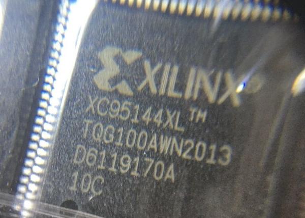 XC95144XL-10TQG100C CPLD Complex Programmable Logic Device