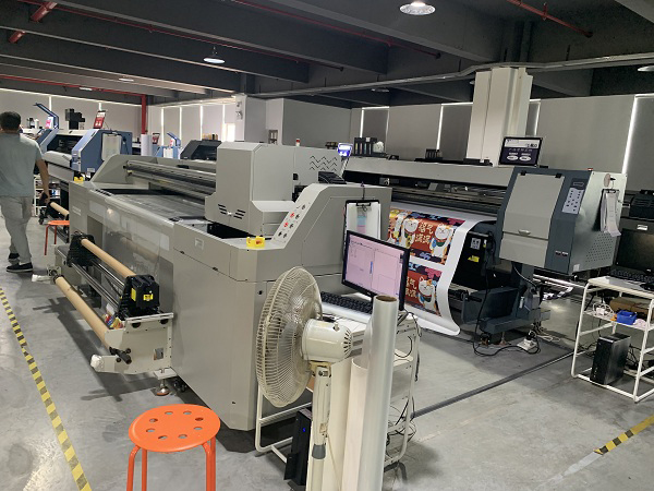 2.5m UV Inkjet Flatbed Printer 4 Colors For Rigid And Soft Material