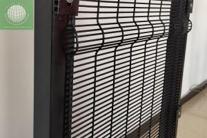 Quality 4.2mm Residential Security Fencing , Galvanized Fence Panel Security wholesale
