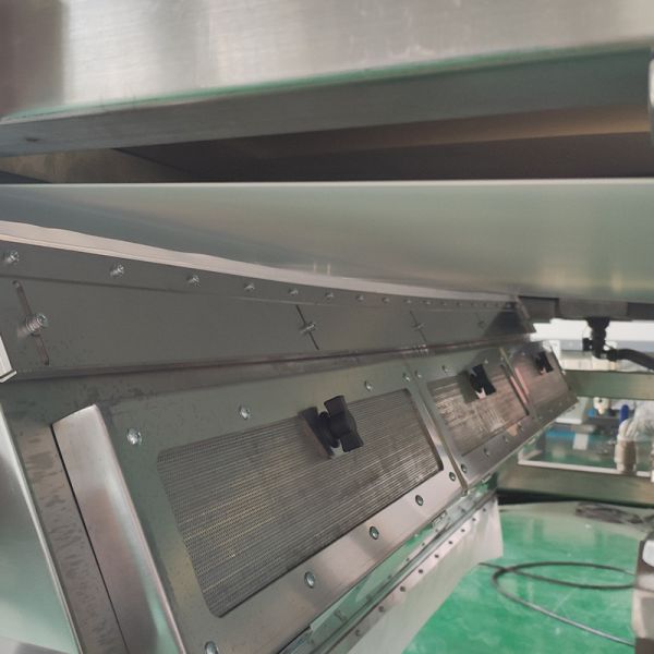 Stainless Steel color sorter KM-1500 Accurately Sorts 0.5-50g Product