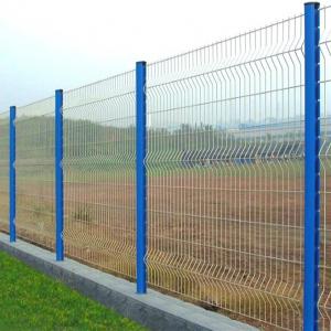 Quality Green vinyl pvc coated weld steel wire mesh fence/4mm wire c/w fence post wholesale