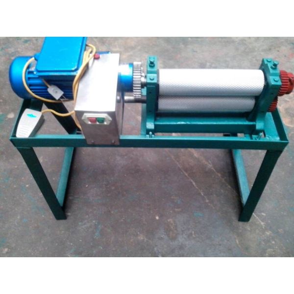 High Performance Honey Bee Keeping Equipment 250mm Roller Length CE Certification
