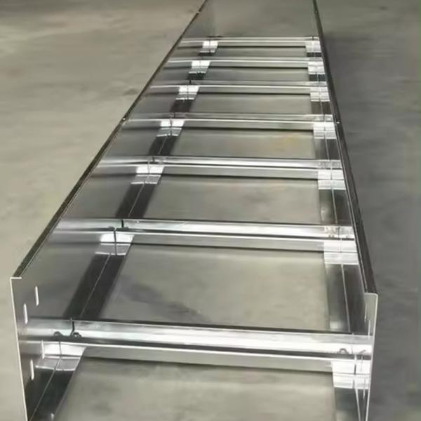 Silver Wall Mounted Weather And Fire Resistant Cable Ladder Tray With Customizable