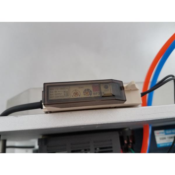 Pneumatic Packaging Labeling Machine Semi Automatic For Round Bottle