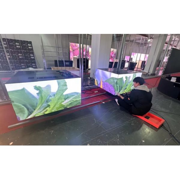 Indoor P3mm Curved LED Screen Soft LED Module 2880Hz Front Magnetic Maintenance