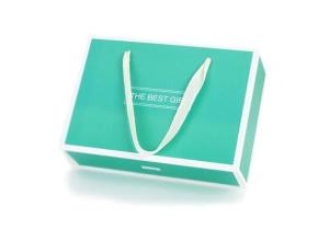 China Lightweight CMYK Paper Box With Handle Custom Design Packaging Boxes on sale