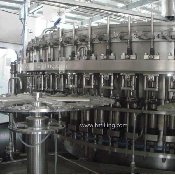PLC Beverage Carbonated Filling Machine 12000PCS/H Bottle Filling Machine Isobaric Filling