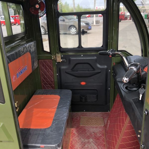 Open 1.8m*1.1m Electric Cargo Tricycle With Reverse Camera